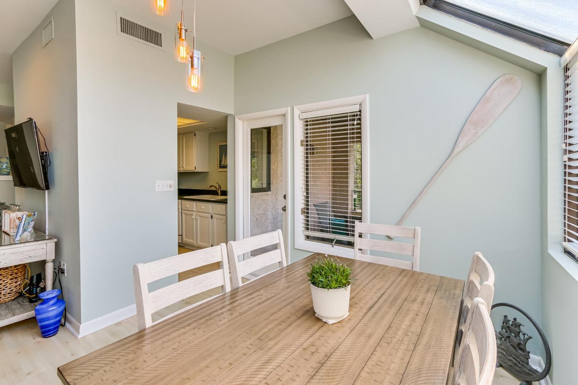 2 Mi To Beach Dog-Friendly Hilton Head Condo! Hilton Head Island Bagian luar foto
