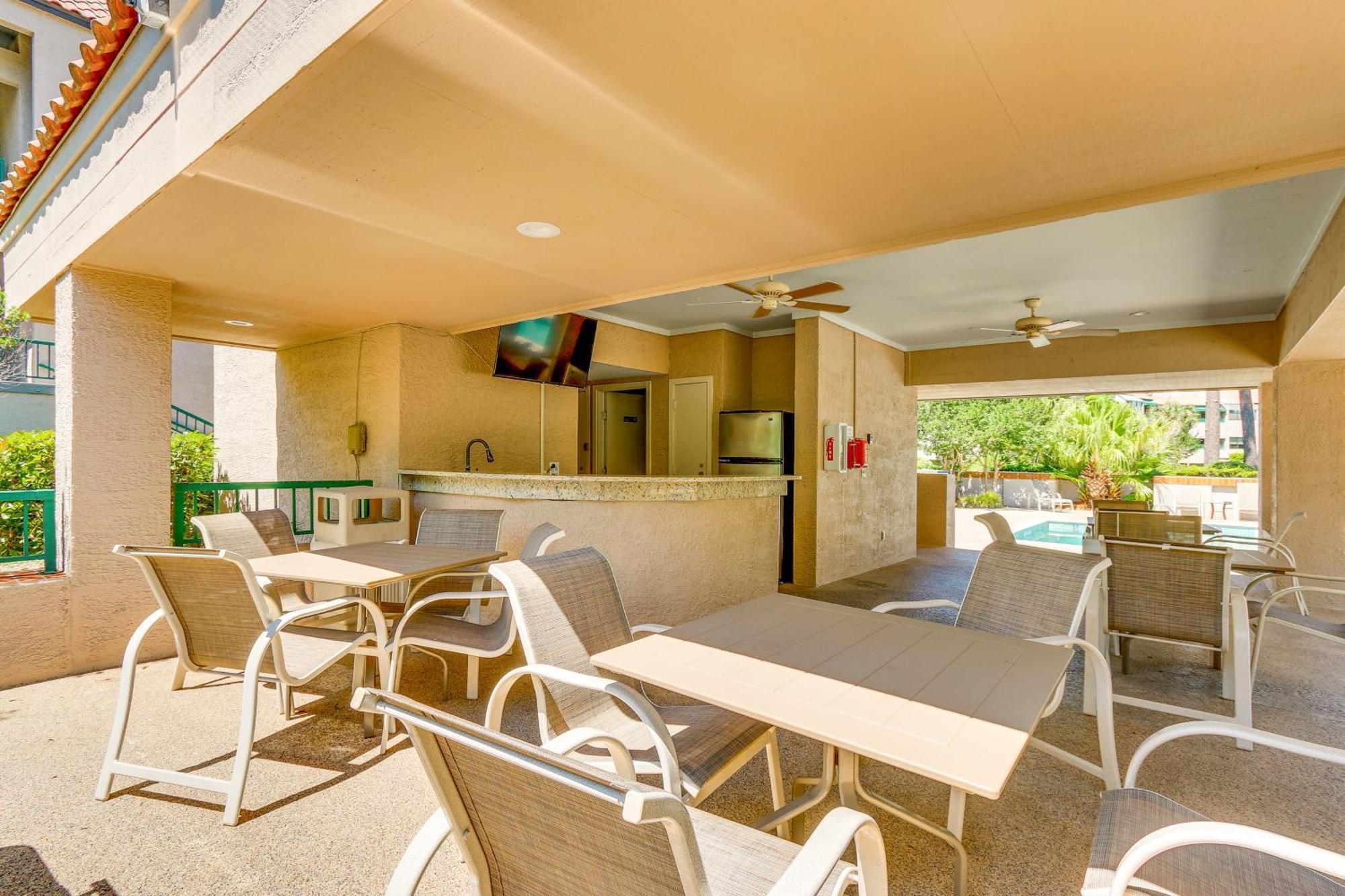 2 Mi To Beach Dog-Friendly Hilton Head Condo! Hilton Head Island Bagian luar foto