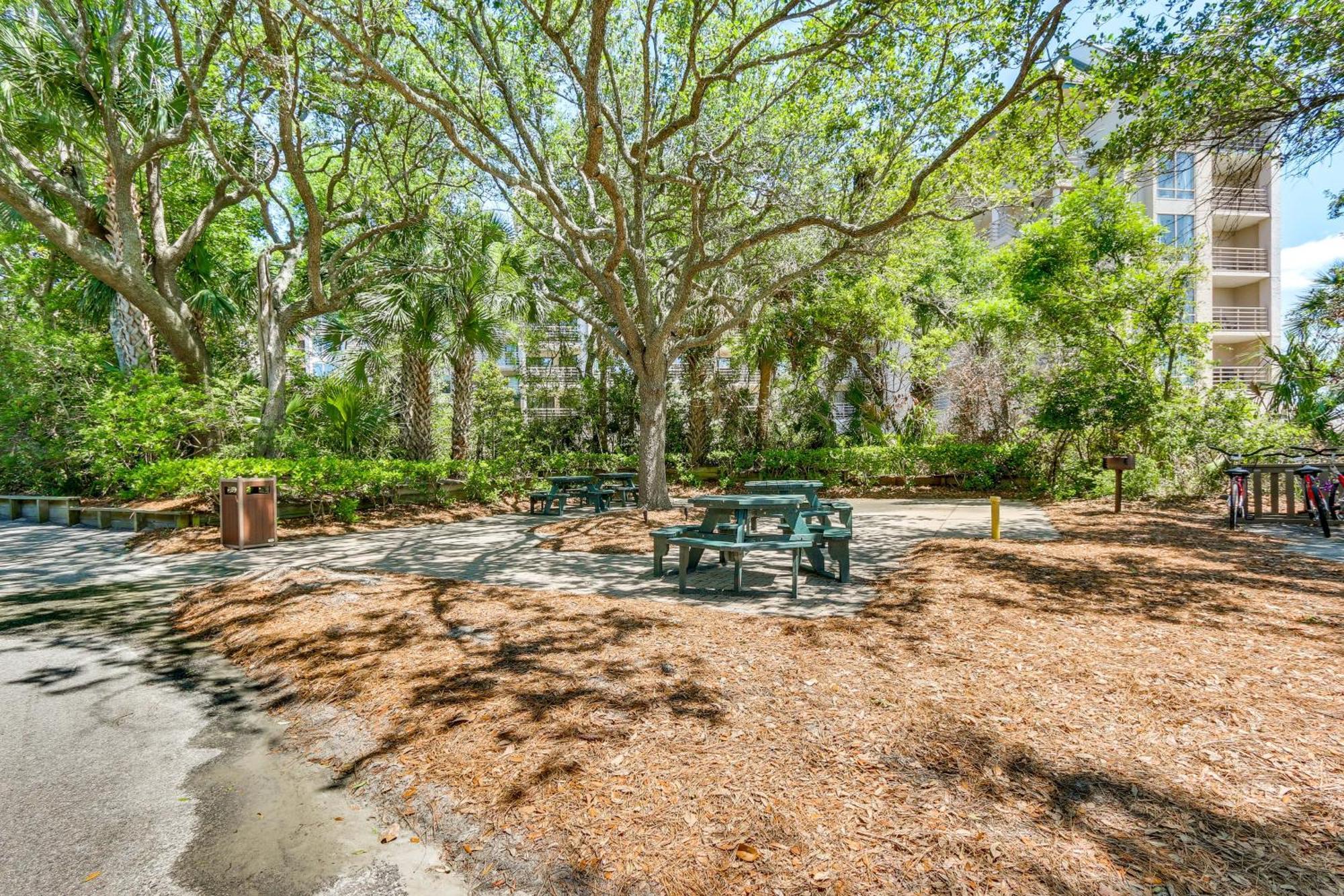 2 Mi To Beach Dog-Friendly Hilton Head Condo! Hilton Head Island Bagian luar foto